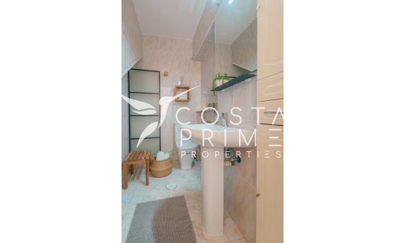 Újraértékesítés - Városháza / Semi - Albir