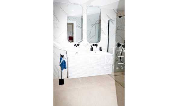 Nowy budynek - Szalet - Molina De Segura