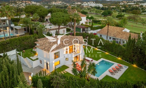 Nowy budynek - Szalet - Marbella