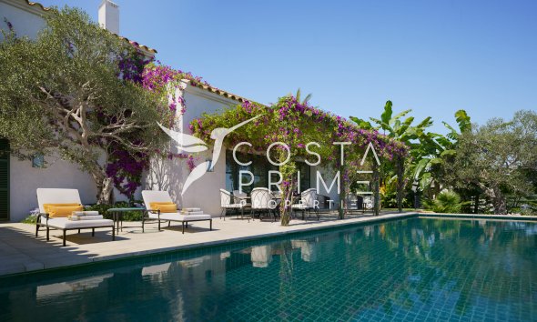 Nowy budynek - Szalet - Casares