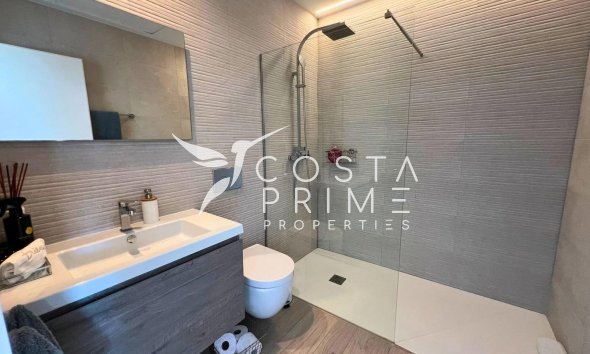 Újraértékesítés - Villa  - Finestrat