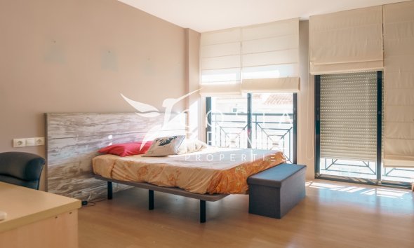 Resale - Townhouse / Semi - Altea