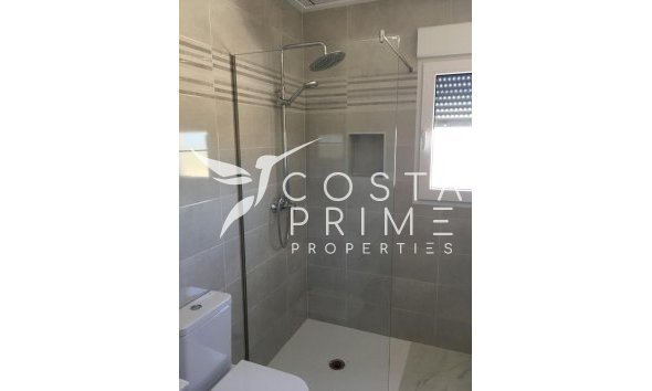 Nowy budynek - Szalet - Pinoso