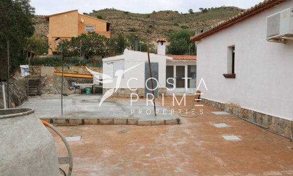 Resale - Villa  - San Vicente del Raspeig