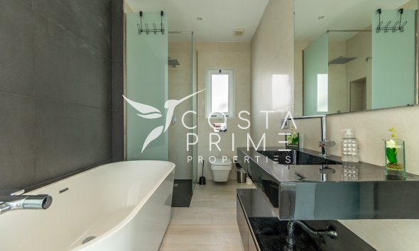 Újraértékesítés - Villa  - Finestrat