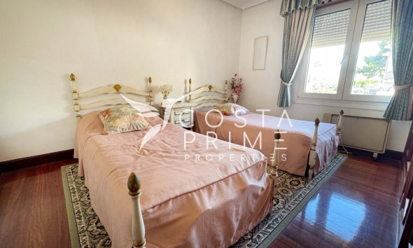 Resale - Villa  - Albir