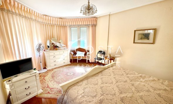 Resale - Villa  - Albir