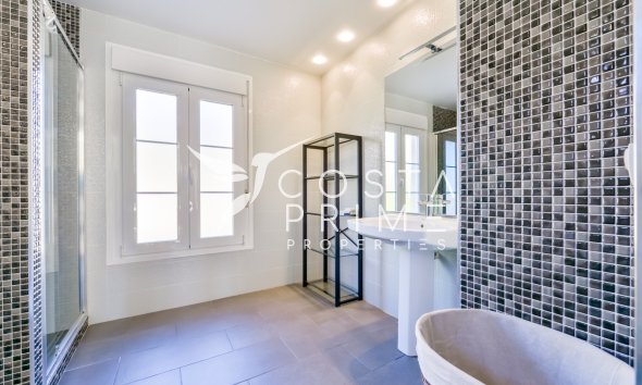 Resale - Villa  - Finestrat