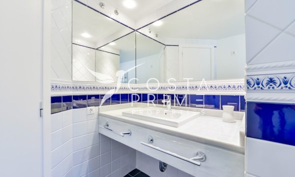 Resale - Villa  - Finestrat