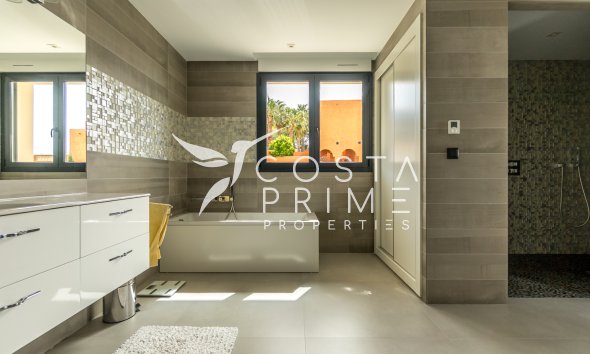 Resale - Villa  - Altea