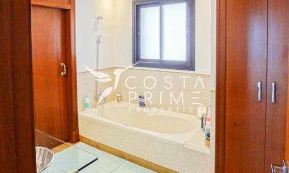 Újraértékesítés - Villa  - Altea