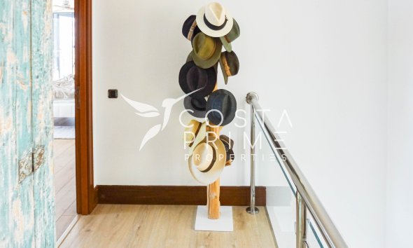 Újraértékesítés - Villa  - Altea