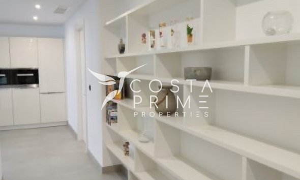 Újraértékesítés - Villa  - Altea