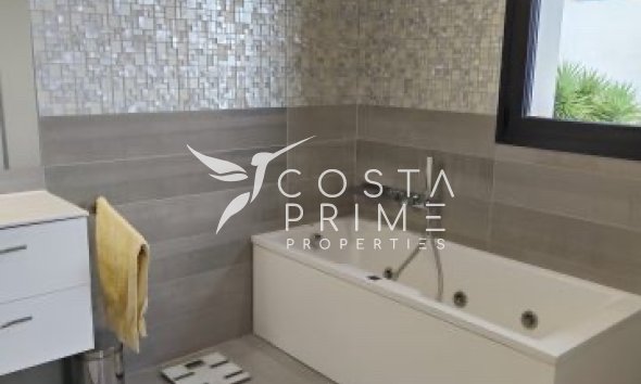 Újraértékesítés - Villa  - Altea