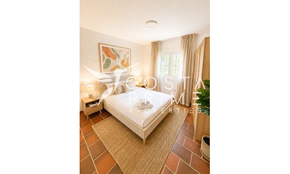 Újraértékesítés - Villa  - Finestrat