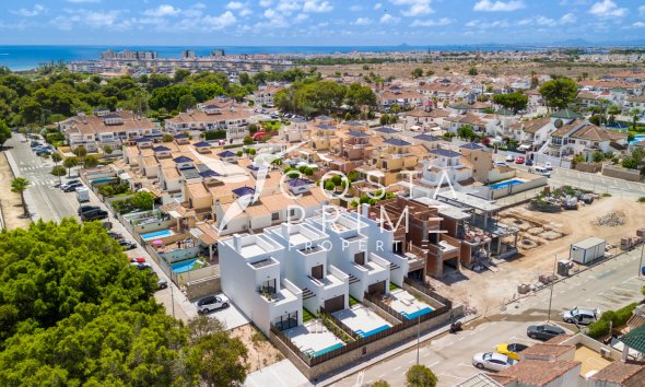 Obra nueva - Chalet / Villa - Pilar de la Horadada