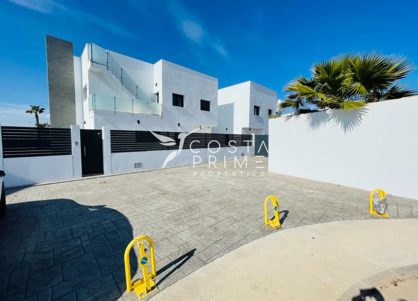 Obra nueva - Chalet / Villa - Torrevieja
