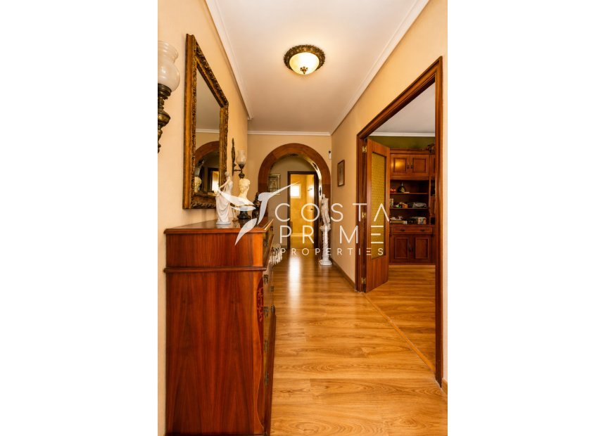 Resale - Villa  - Benidorm