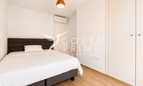 Újraértékesítés - Városháza / Semi - Albir