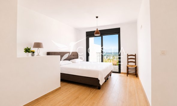 Újraértékesítés - Városháza / Semi - Albir