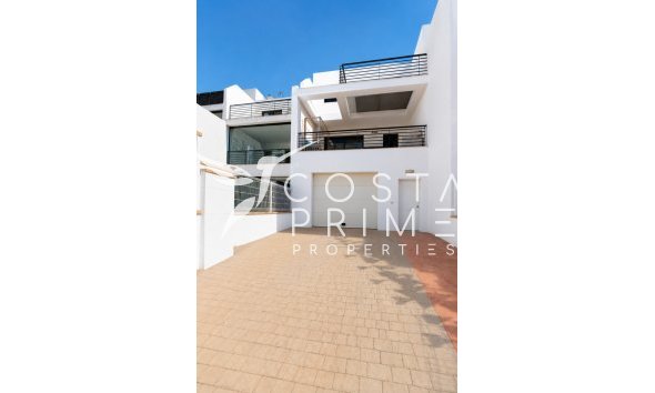 Újraértékesítés - Városháza / Semi - Albir