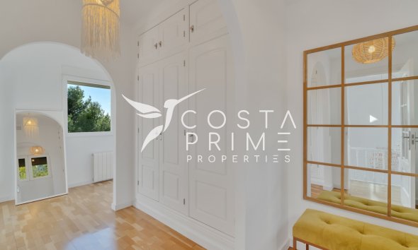 Odsprzedaż - Szalet - Altea