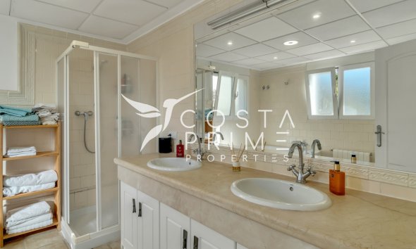 Odsprzedaż - Szalet - Altea