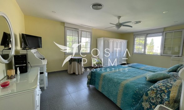 Resale - Villa  - Orihuela