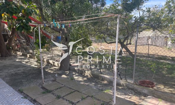 Resale - Villa  - Guardamar del Segura