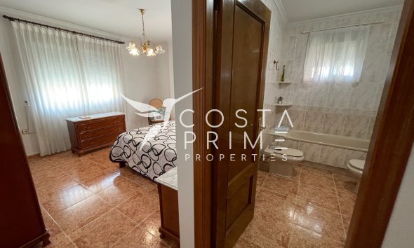 Resale - Townhouse / Semi - Formentera del Segura