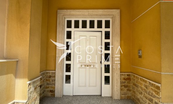 Resale - Townhouse / Semi - Formentera del Segura