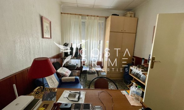 Újraértékesítés - Városháza / Semi - Almoradí