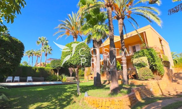 Resale - Villa  - Benidorm