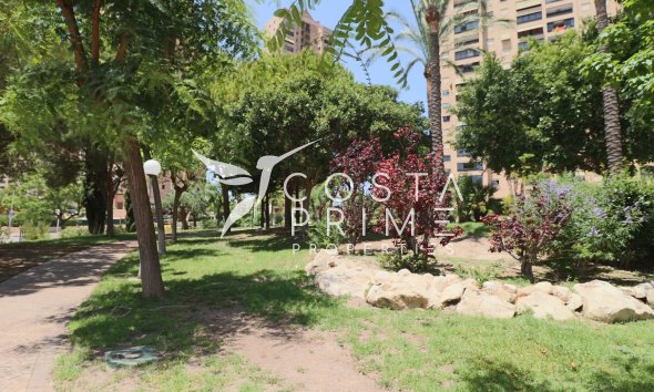 Resale - Apartment / Flat - Benidorm