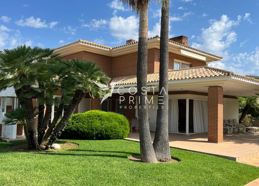 Resale - Villa  - Benidorm