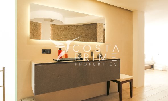 Újraértékesítés - Villa  - Altea