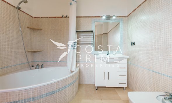 Resale - Villa  - Altea