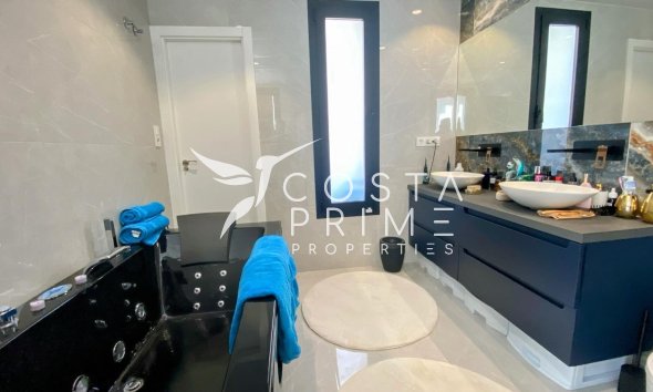 Odsprzedaż - Szalet - Finestrat