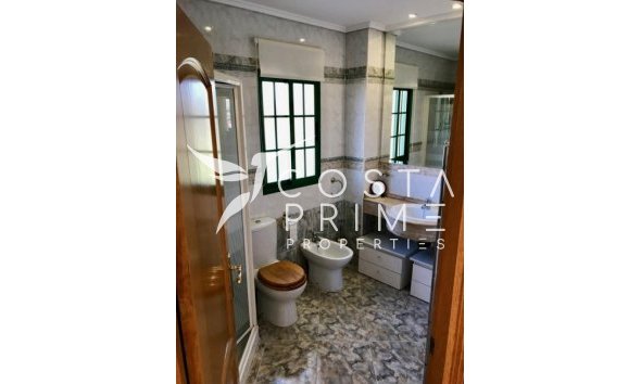 Resale - Villa  - Benidorm