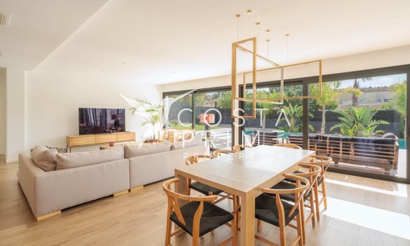 Nowy budynek - Szalet - Molina De Segura